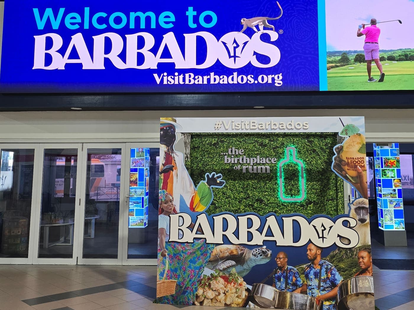 Круизный терминал Бриджтауна с приветственной надписью Welcome to Barbados